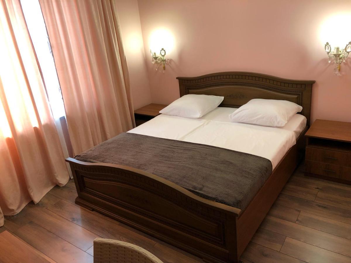 Гостевой Дом Siella Hotell Sukhumi Eksteriør bilde